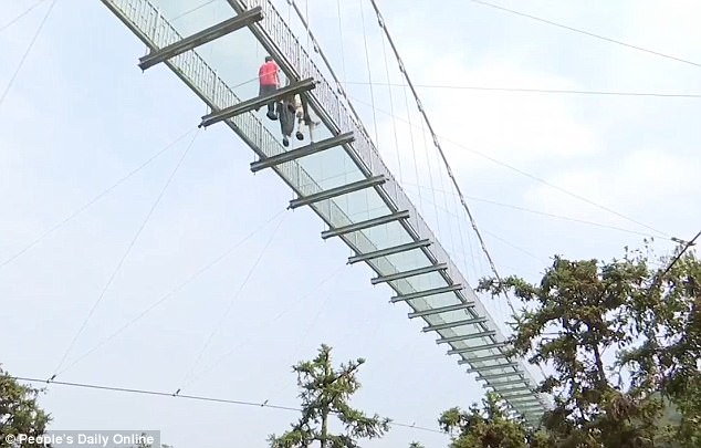 The glass bridge was proved to withstand strong wind and strong vibration, claimed experts