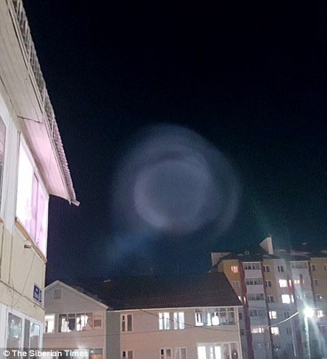 The light appeared as a swirly ball