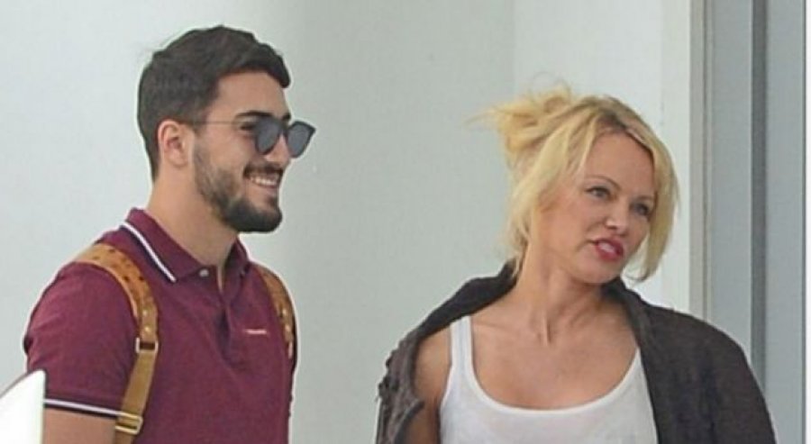 FOTO/ Pamela Anderson do vijë në Shqipëri, miliarderi shqiptar tregon detajet 